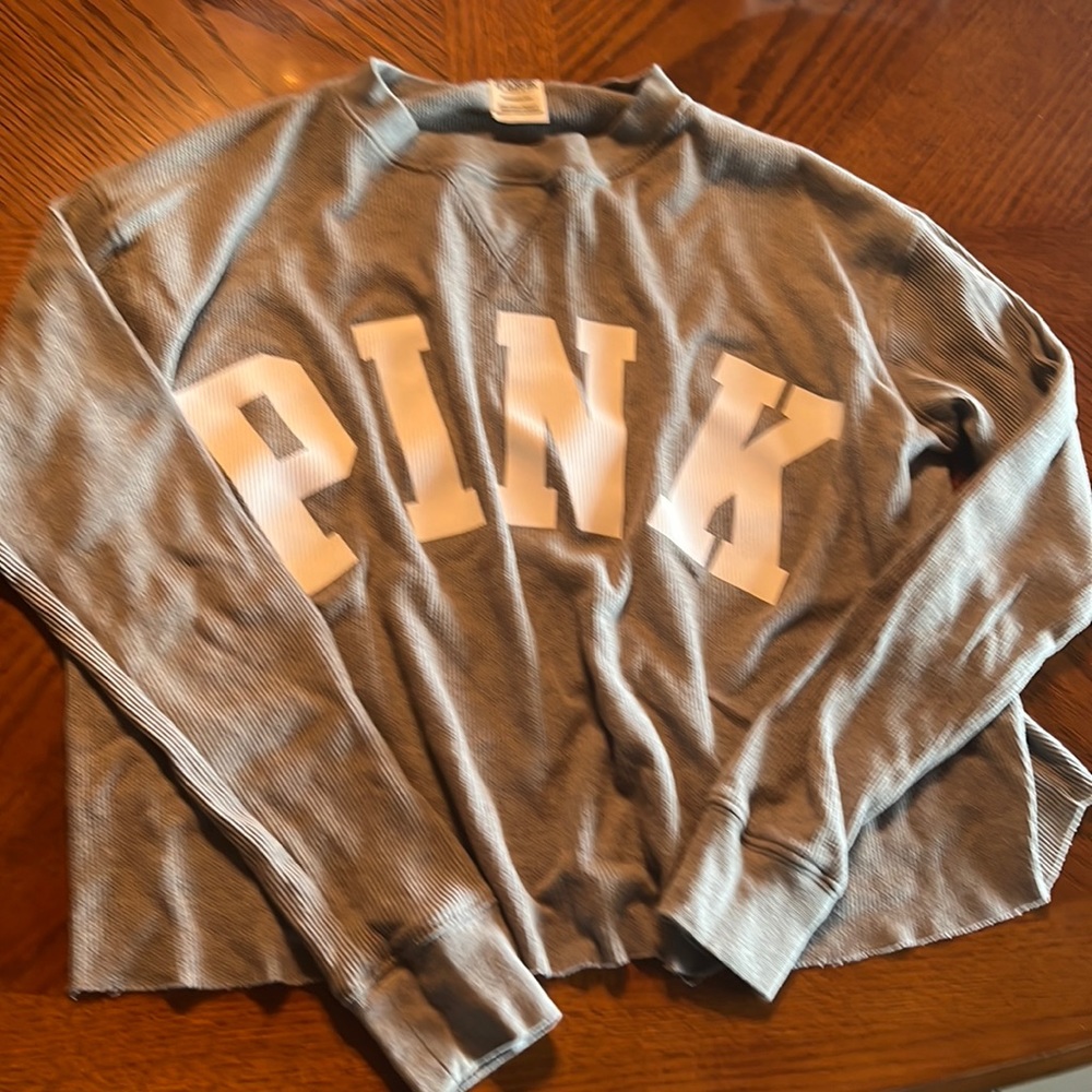 NWOT PINK CROP LONG SLEEVE RIBBED SHIRT SMALL GRAY & WHITE